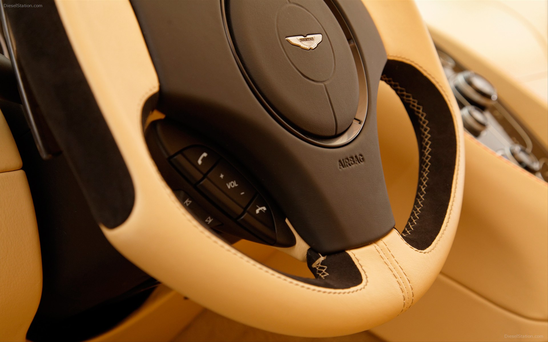 Aston Martin Vanquish 2013